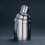 Shaker Pour Cocktail